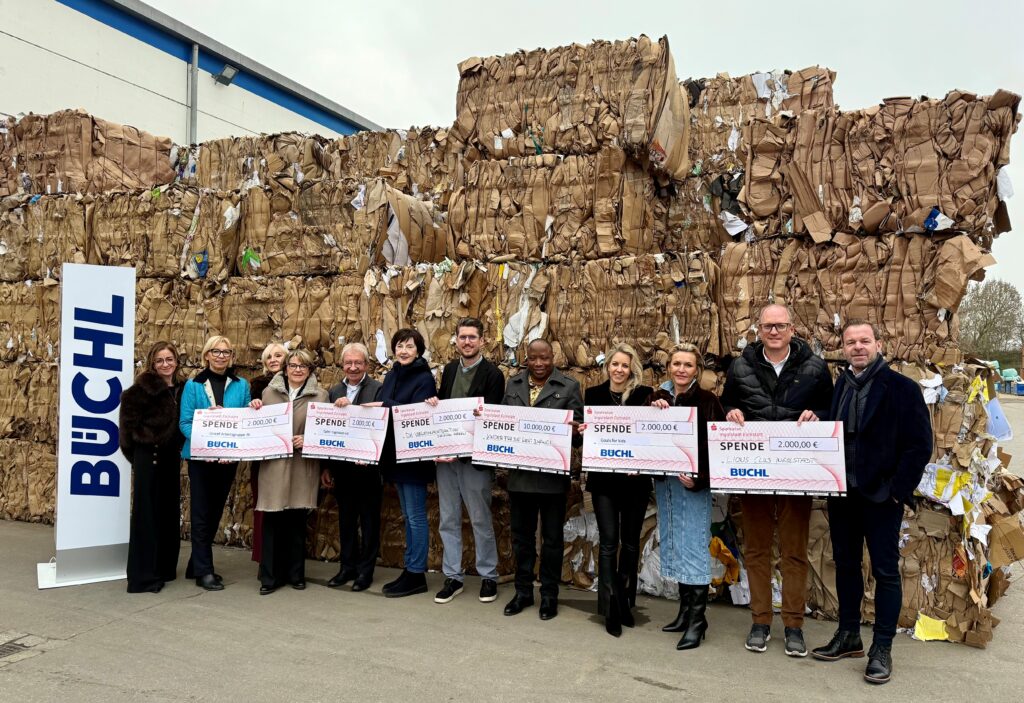 Scheckübergbe Weihnachtsspende BÜCHL Gruppe 2025_17.12.2025